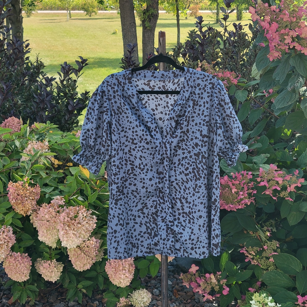 Leopard Print Blue & Black Women's 2X V NECK Puff Sleeve Blouse - Picture 4 of 10